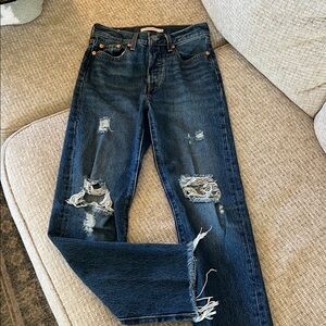 Distressed Blue Jeans Levi’s wedgie straight